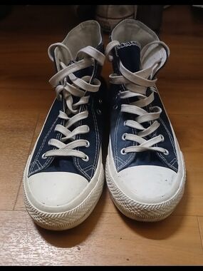 Womens Size 8 Converse